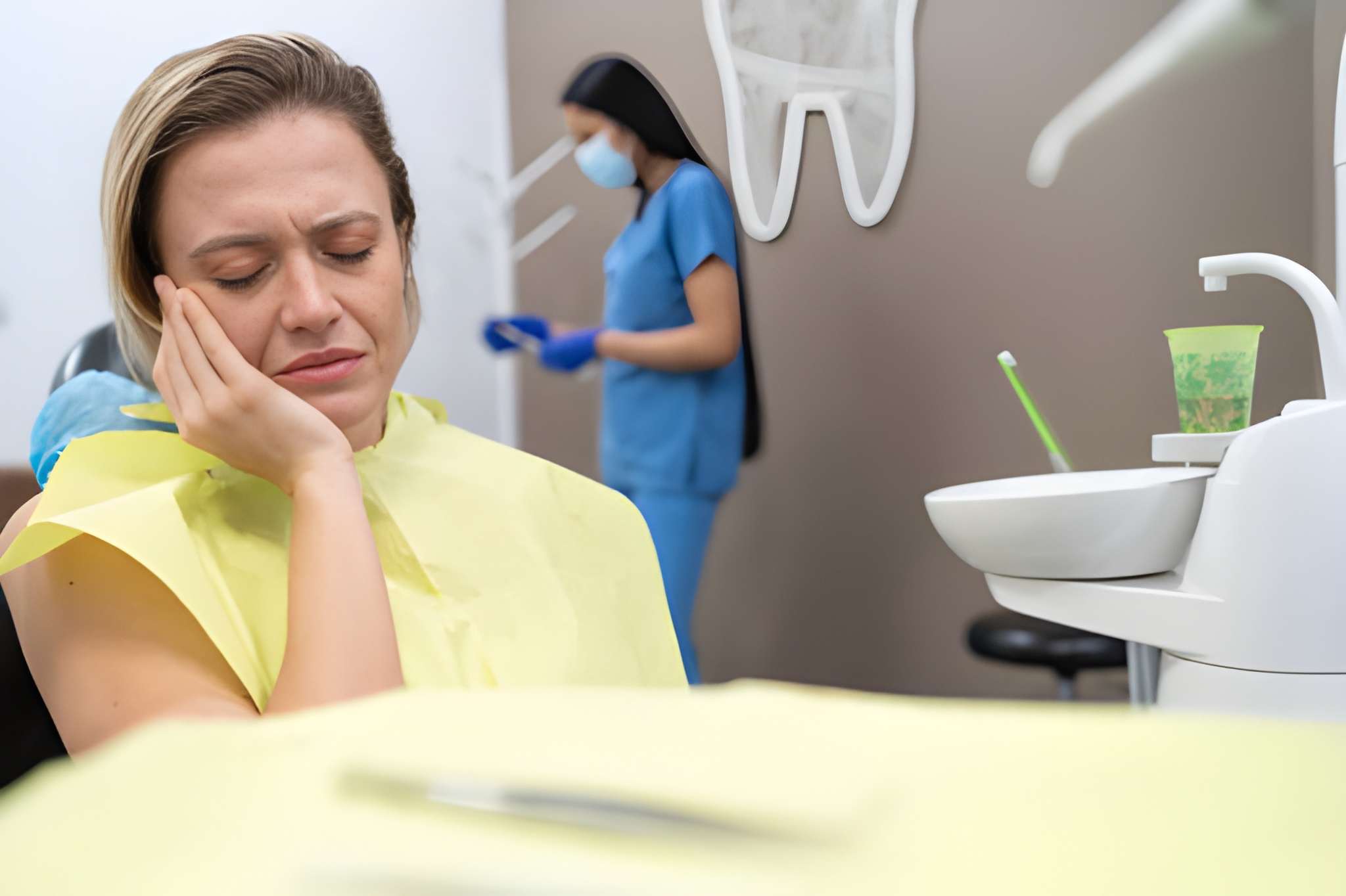 What to Do Before You Reach an Emergency Dentist in Lubbock, TX_FI